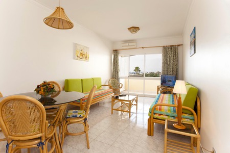 1-bedroom apartment with pool and sea view in Galé to rent