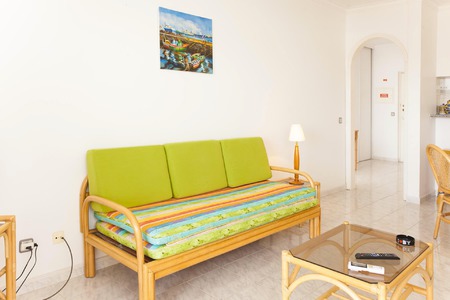 1-bedroom apartment with pool and sea view in Galé to rent