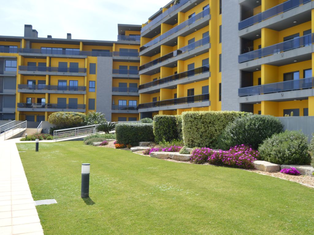 Lovely Spacious 2-bedroom apartment in Quarteira to rent