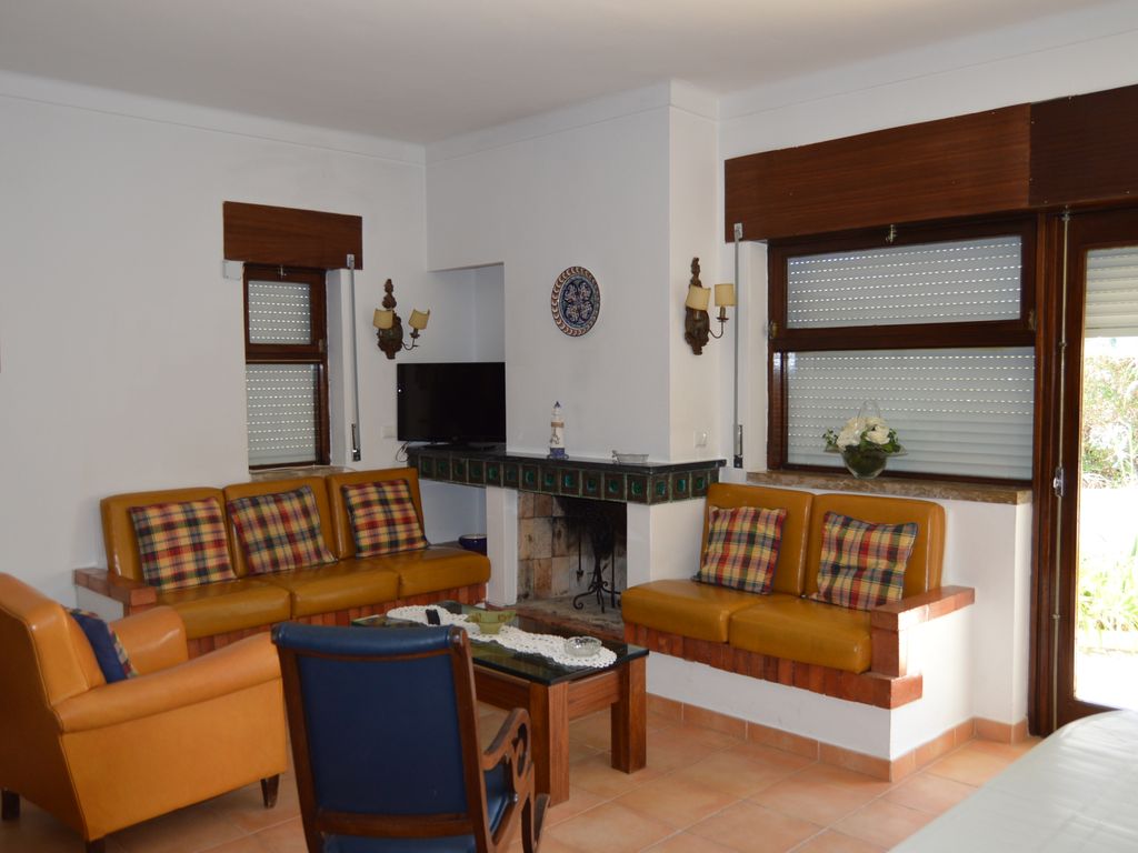 Traditional 4 bedroom villa located in Manta Rota rent