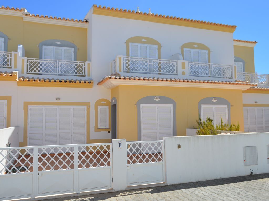 3-bedroom townhouse in Manta Rota rent