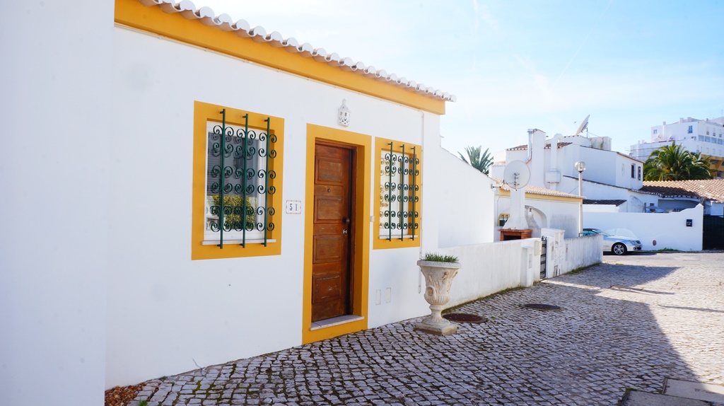 1 and 2-bedroom cottages in the heart of Praia da Luz to rent