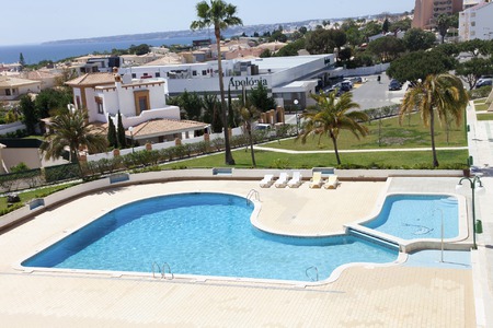 1-bedroom apartment with pool and sea view in Galé to rent