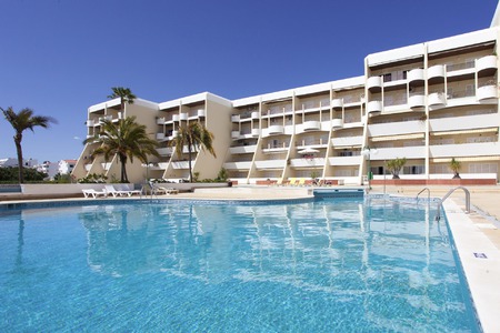 1-bedroom apartment with pool and sea view in Galé to rent