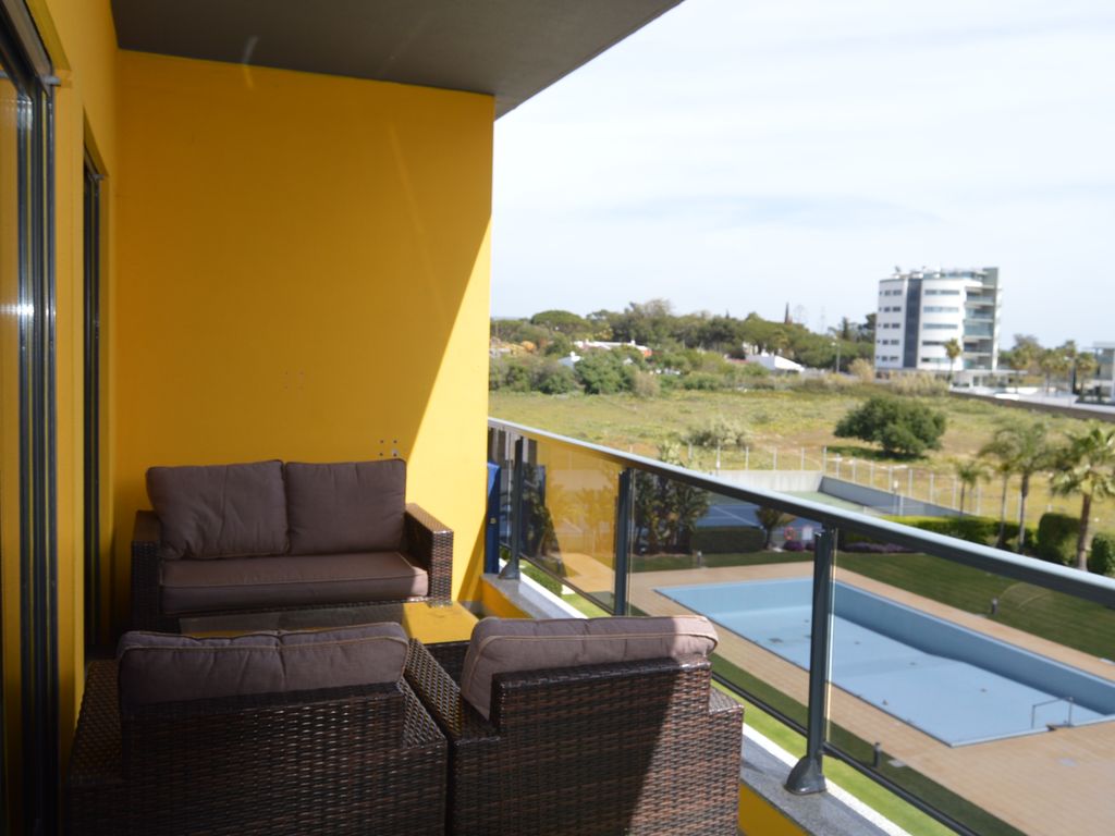 Lovely Spacious 2-bedroom apartment in Quarteira to rent