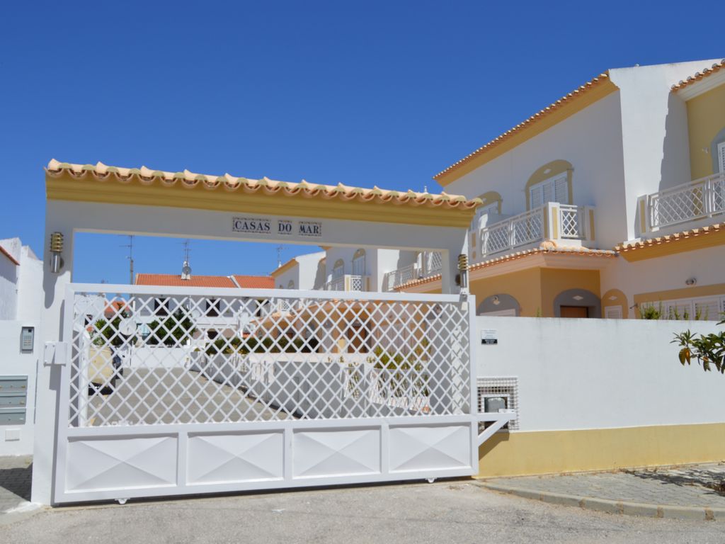 3-bedroom townhouse in Manta Rota rent