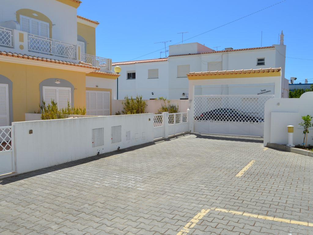 3-bedroom townhouse in Manta Rota rent