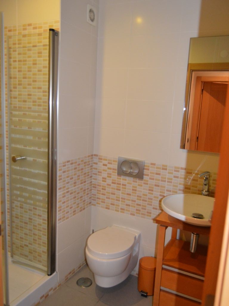 Lovely Spacious 2-bedroom apartment in Quarteira to rent