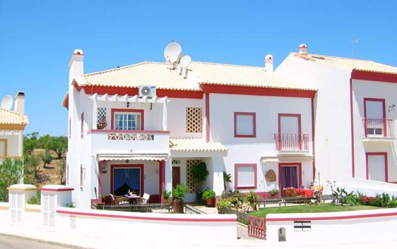 2-bedroom apartment in quiet location in Ferragudo to rent